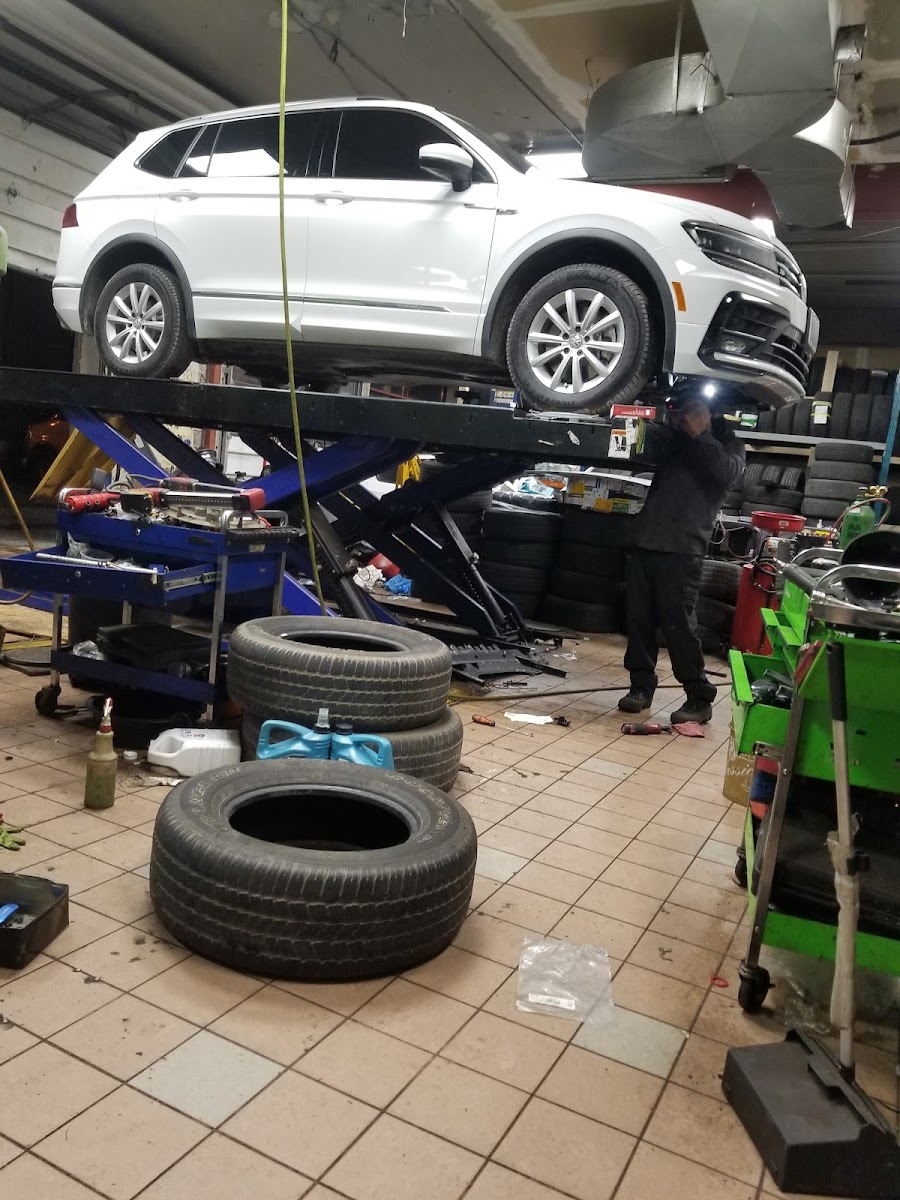 Shop interior detail at Vtech Automotive